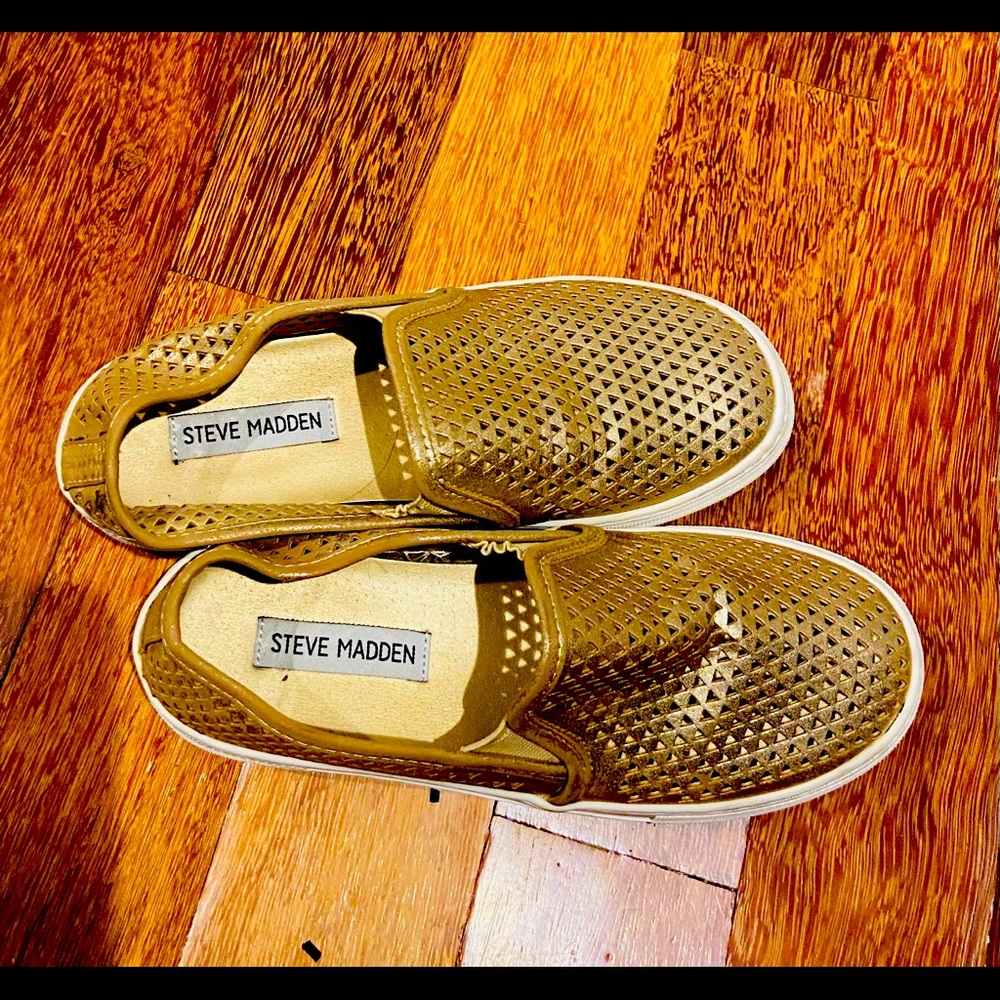 Steeve Madden women shoes 6.5M gold color